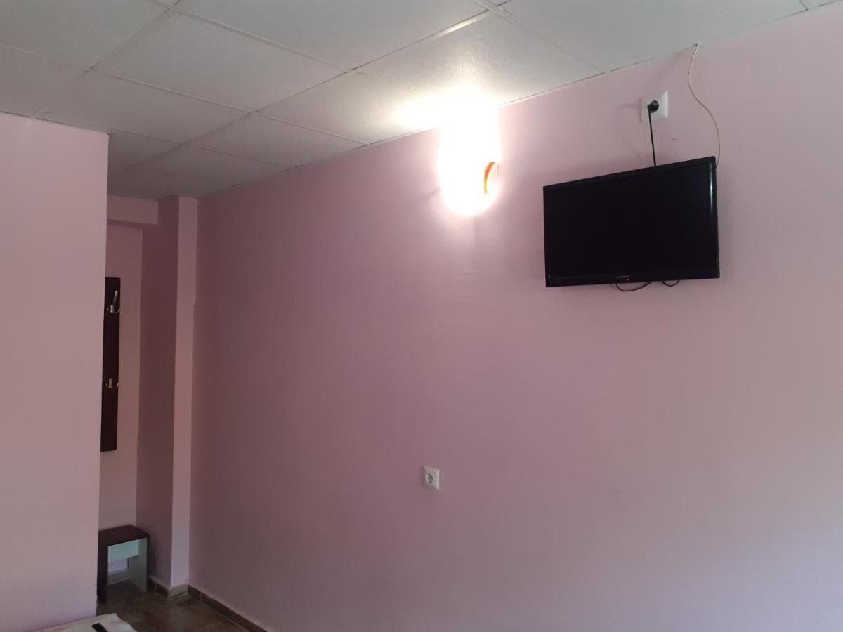 Guest House Edelvais Dve Mogili Ngoại thất bức ảnh